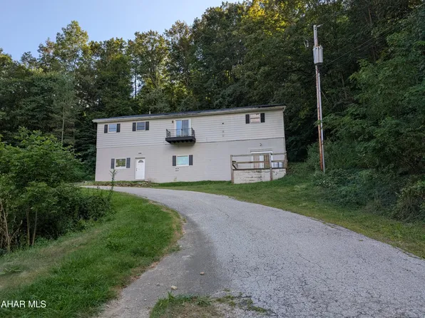 804 S Main St, Hollsopple, PA 15935
