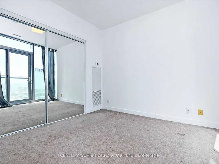 12 York St #5202 — Photo 17