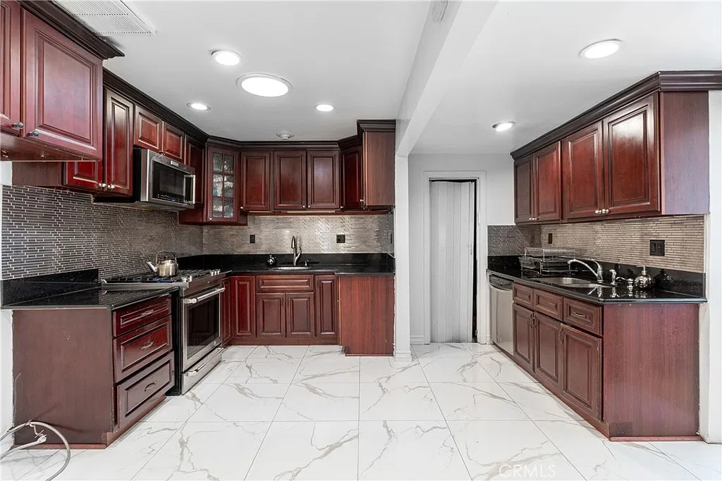 4 bed, 2784 sqft, $4,495 — Photo 1