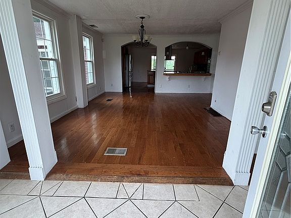 3rd image of 18068 Allen Rd