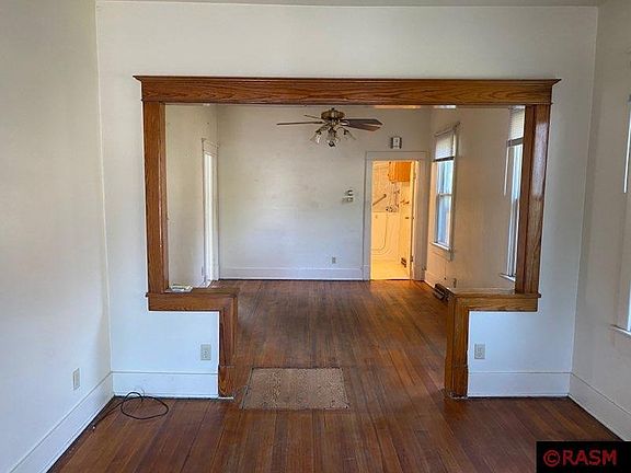 3rd image of 211 N 4th St