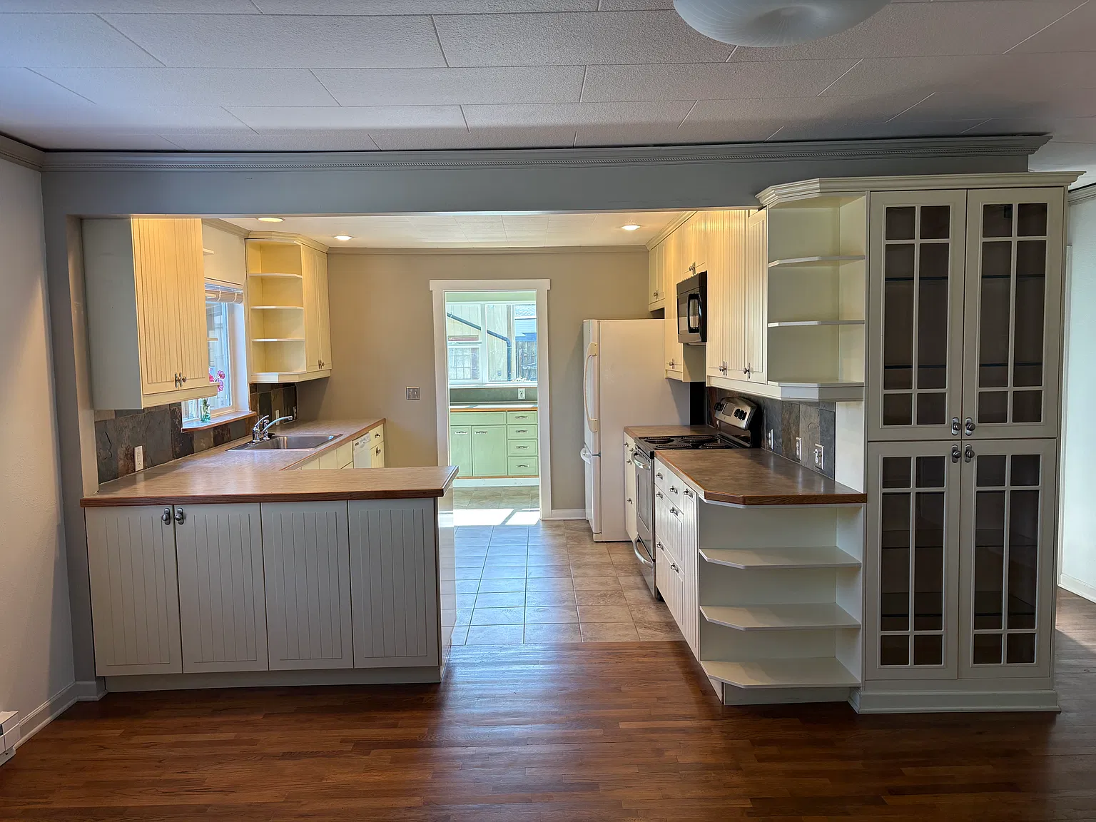 3 bed, 1212 sqft, $2,750 — Photo 2