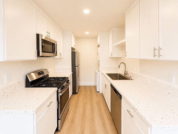 5th image of 00-15501 Pasadena Ave #19