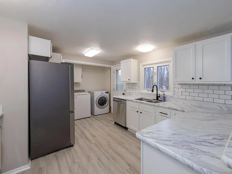 8752 S Spring Valley Park Dr — Photo 6