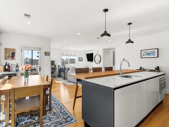 1 Leonard Pl Unit 3, South Boston, MA 02127