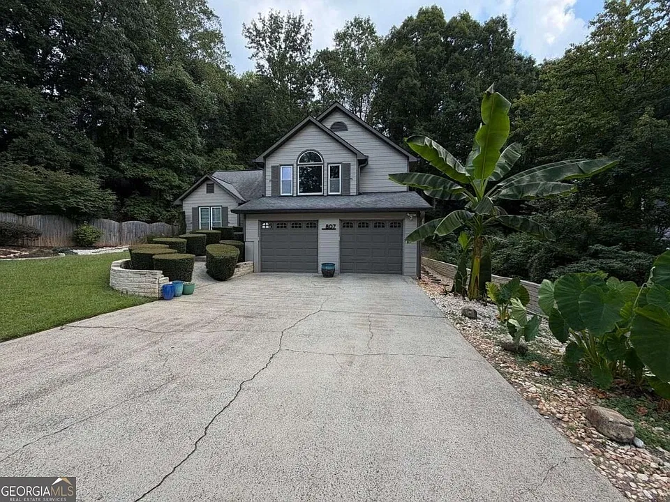 807 Arbor Forest Pl SW