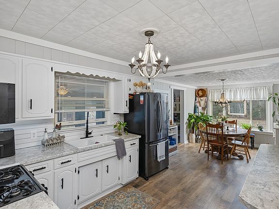 3rd image of 885 Lock 5 Rd