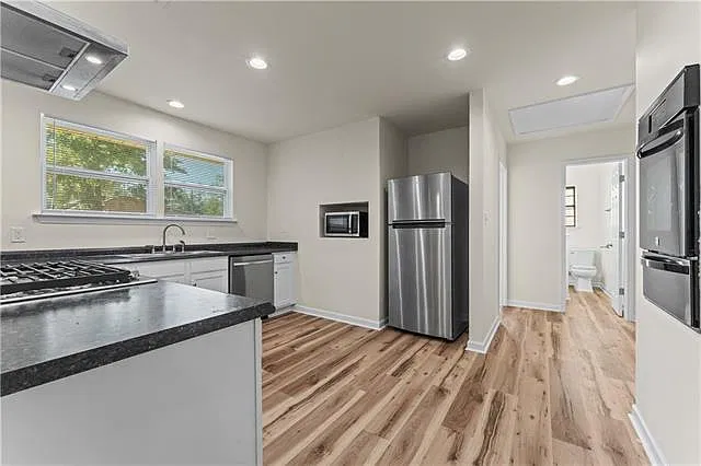 3 bed, 2.0 bath, 1739 sqft, $1,800 — Photo 4