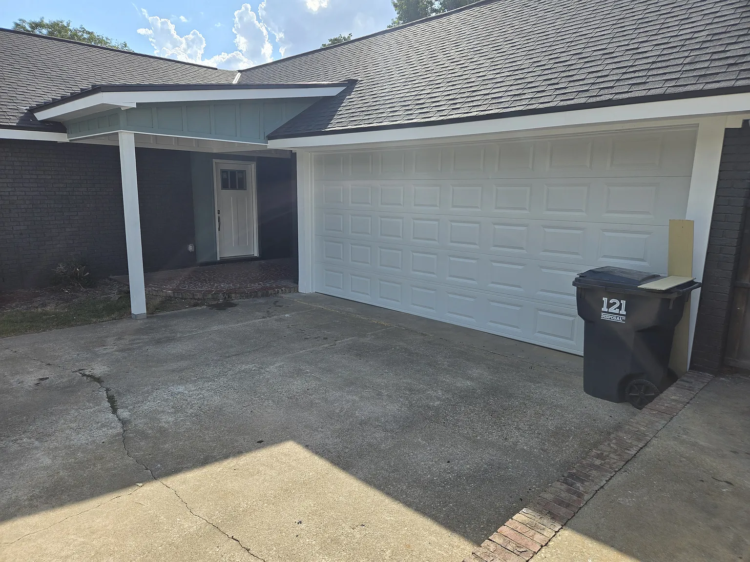 3 bed, 1931 sqft, $2,100 — Photo 2