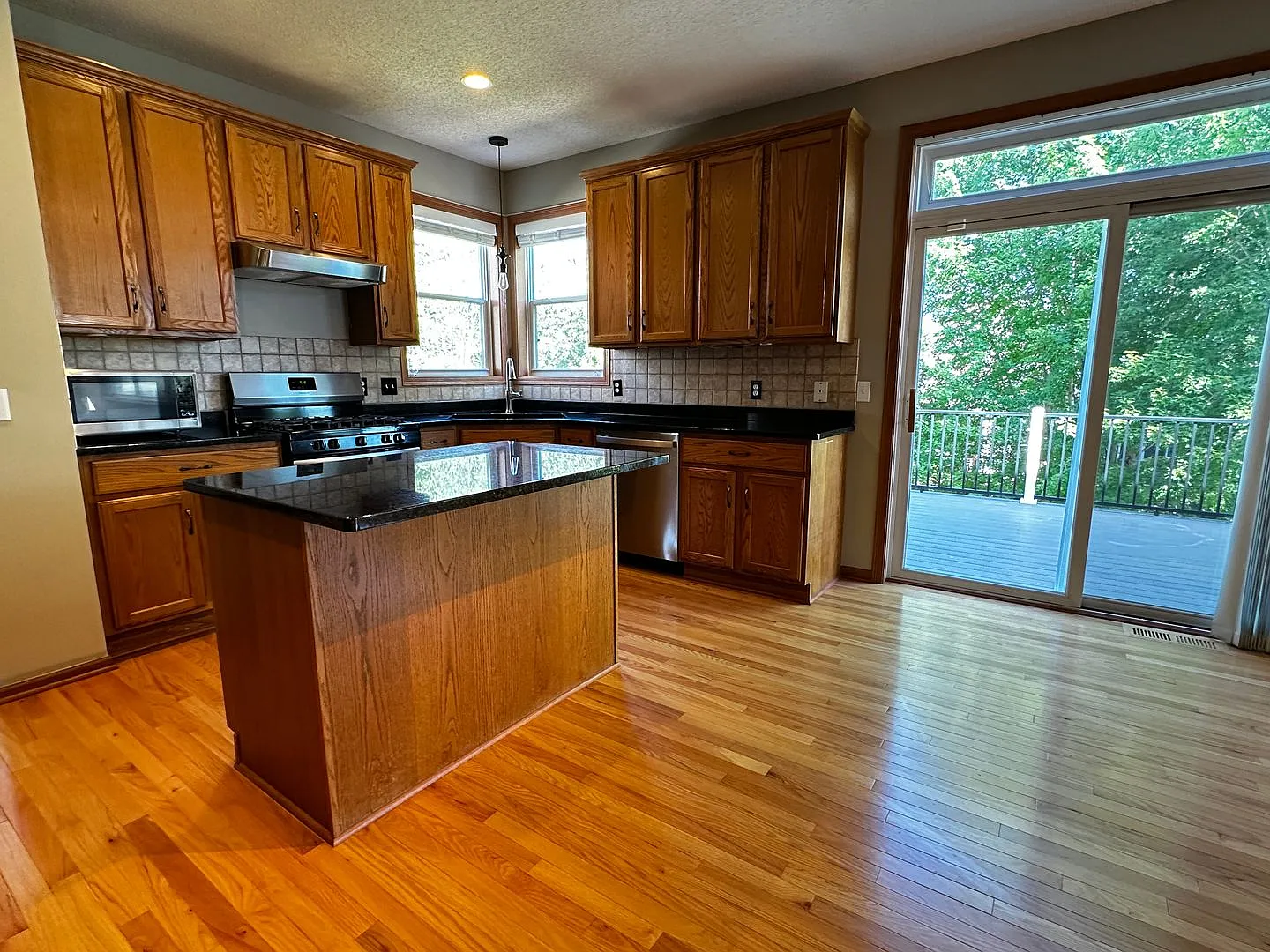 Plymouth Single Family Home, Dedicated Office, Deck, 2 Car Garage, Avail End of Aug/September — Photo 2