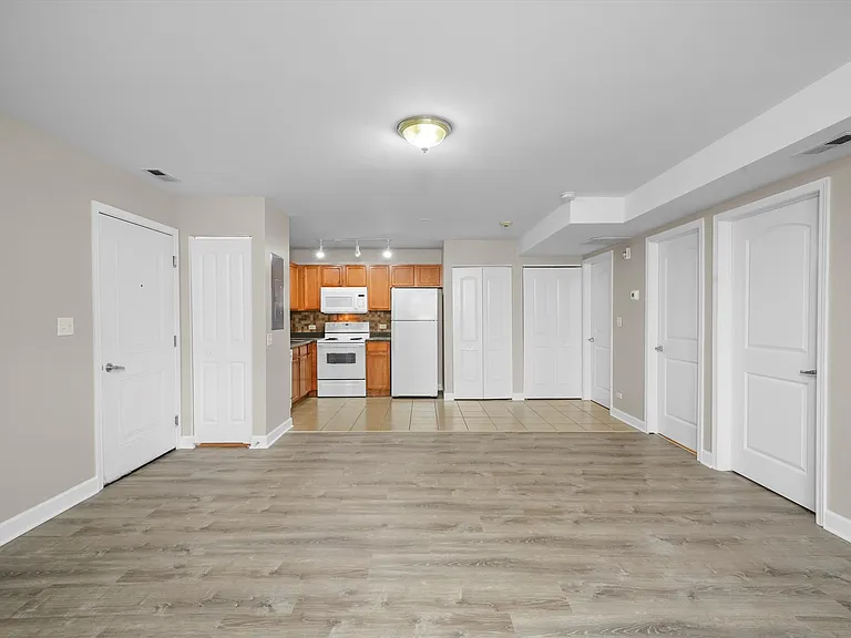 3423 Ridgeland Ave #101 — Photo 5