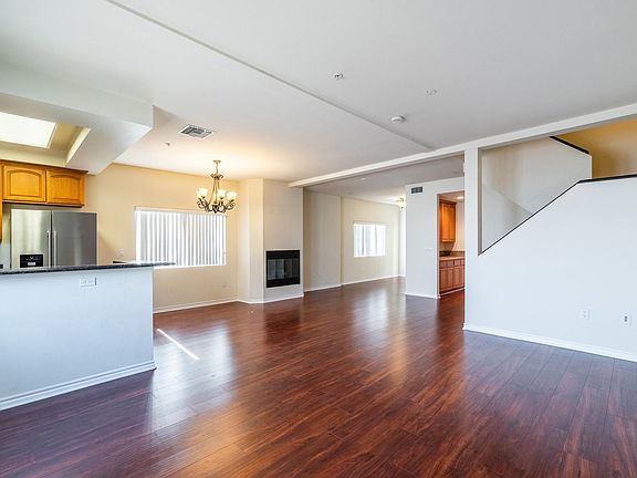 4th image of 11630 Hamlin St APT 8