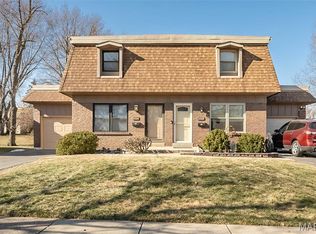 2325 Charlemagne Dr, Maryland Heights, MO