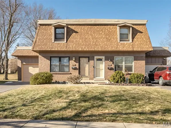 2325 Charlemagne Dr, Maryland Heights, MO 63043
