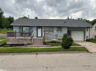 126 S Walnut St, North English, IA 52316
