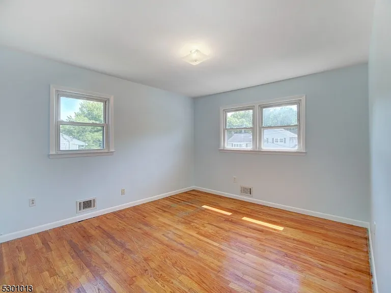 17 Brook Pl — Photo 11