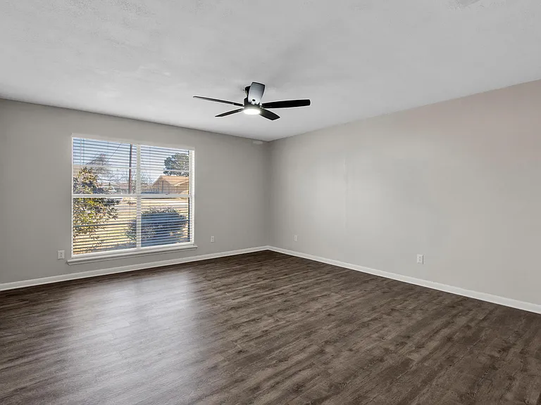 413 Dawn St — Photo 21