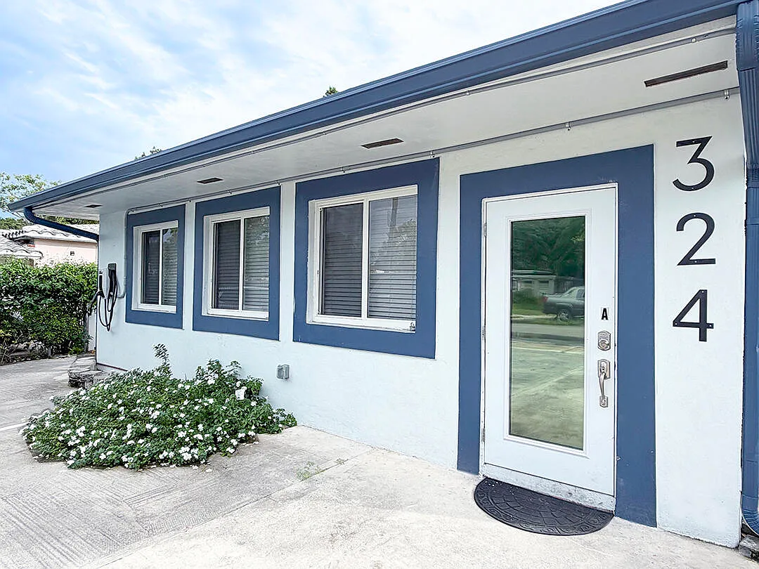 4 bed, 2.0 bath, 1847 sqft, $3,800 — Photo 2