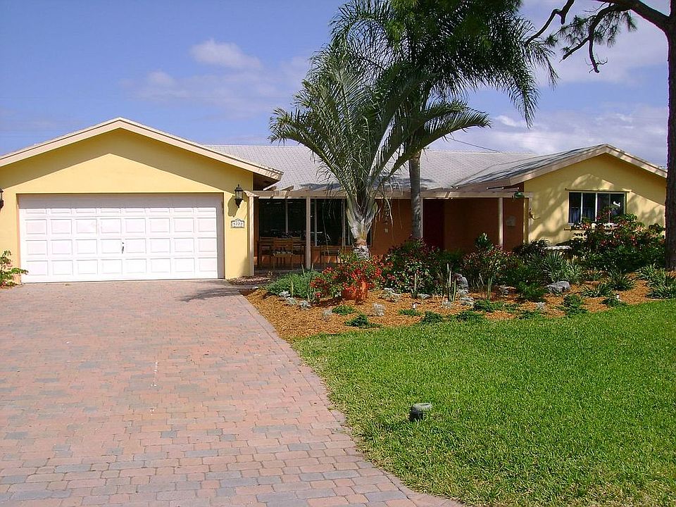 Great Curb Appeal!