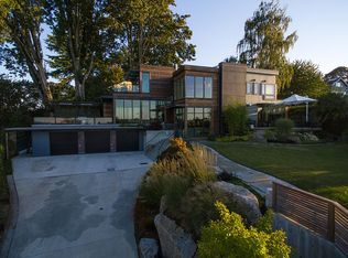 443 Halladay St, Seattle, WA 98109