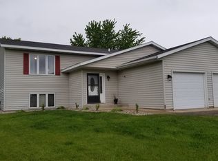 1233 Lake Crest Dr, Alexandria, MN 56308