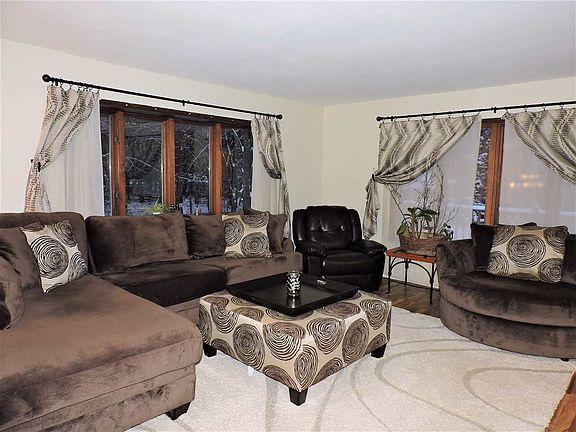 Spacious Living room!