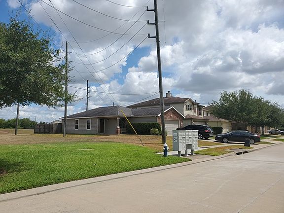 3rd image of 18518 Fair Grange Ln