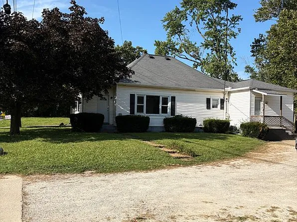 925 18th St, Charleston, IL 61920