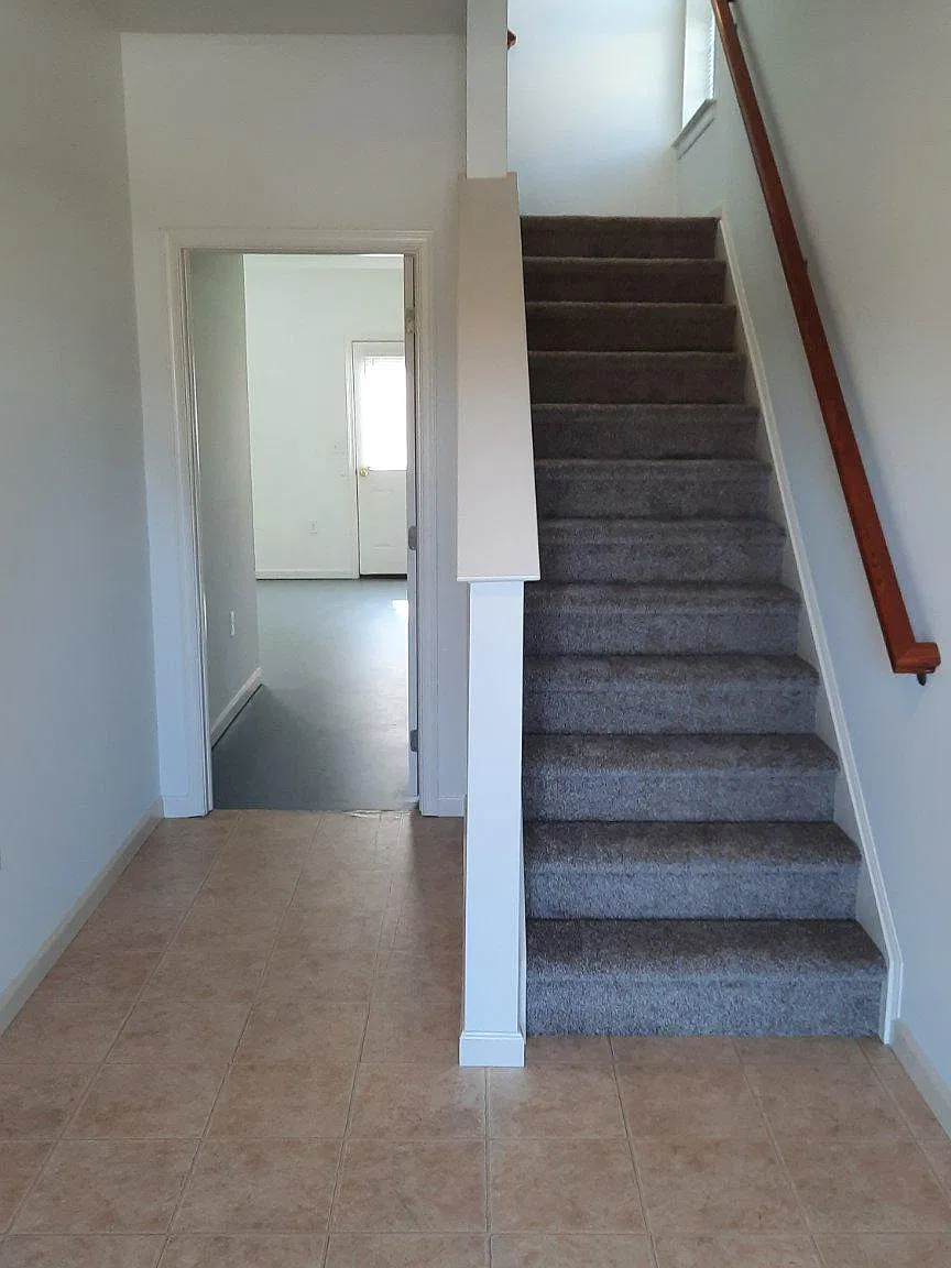 3 bed, 2.5 bath, 2004 sqft, $2,050 — Photo 3