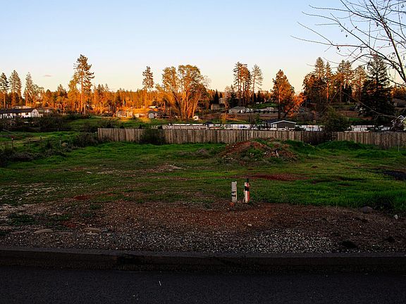 2nd image of 5894 Maxwell Dr