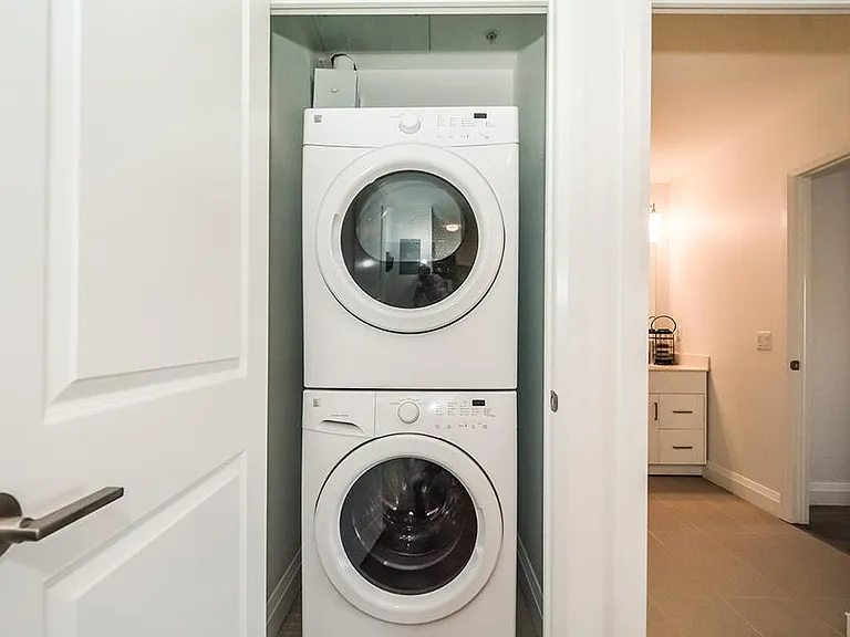 460 A Belmont Ave W #At 460b — Photo 33