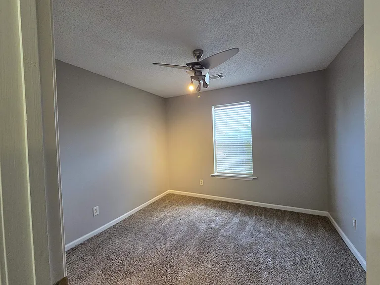 7733 Shadowland Dr — Photo 18