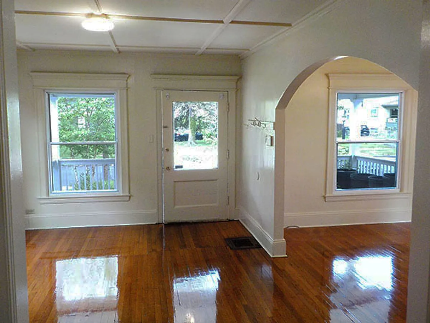 515 Allen Street - Available 6/1/27 Spacious Single Family Home With Private Back Yard — Photo 3