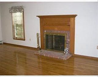4th image of 10 Strawberry Ln