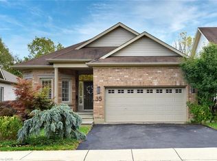35 Riding Park Pl, Dundas, ON L9H 0B1