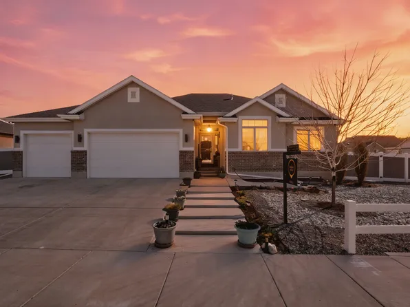 236 E Briarwood Ln, Stansbury Park, UT 84074