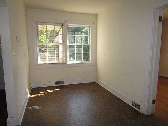 5th image of 304 Forest St