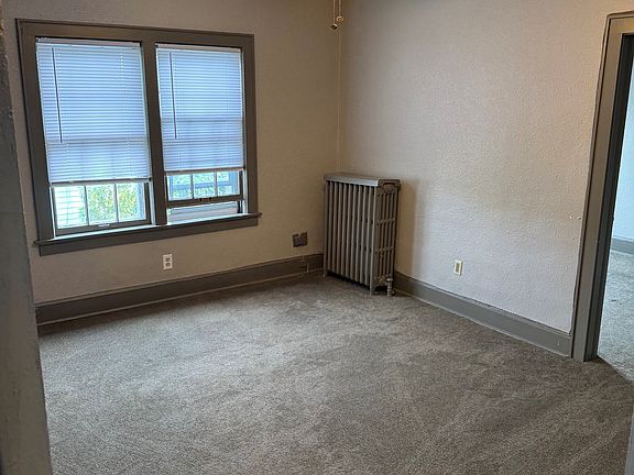 3rd image of 1658 N Van Buren St #1