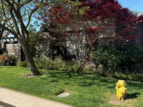 725 N Silvervale Drive, Visalia, CA 93292