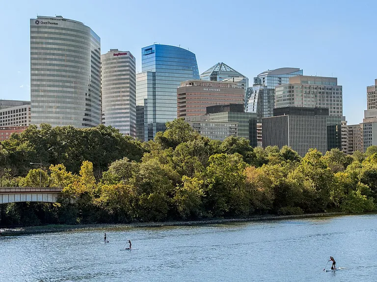 Local parks nearby including Theodore Roosevelt Island