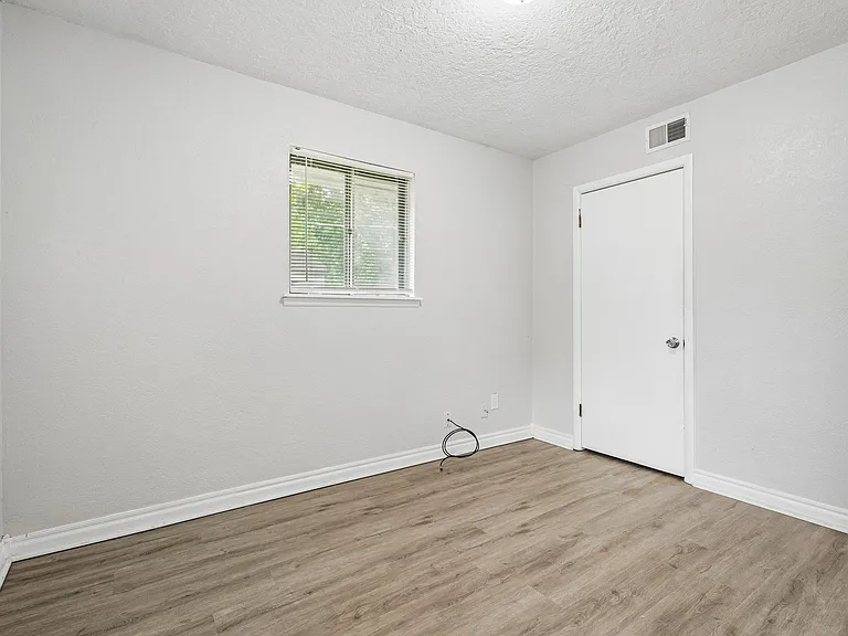 1410 Denison Dr — Photo 10
