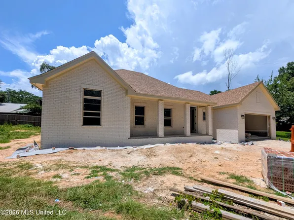 6632 Alii Pl, Diamondhead, MS 39525