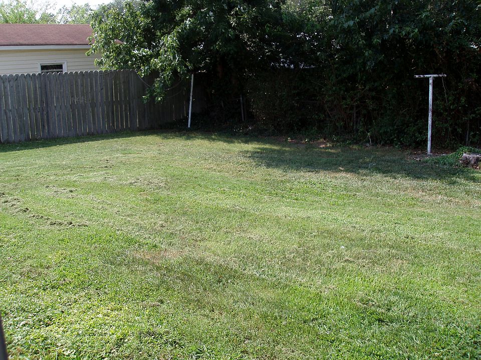 2nd image of 1833 Andrews Blvd