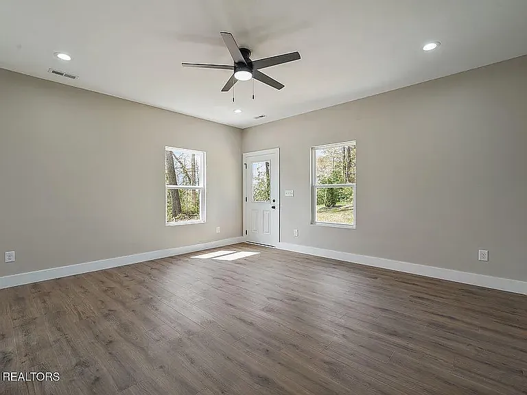 3353 Lay Ave SE — Photo 17