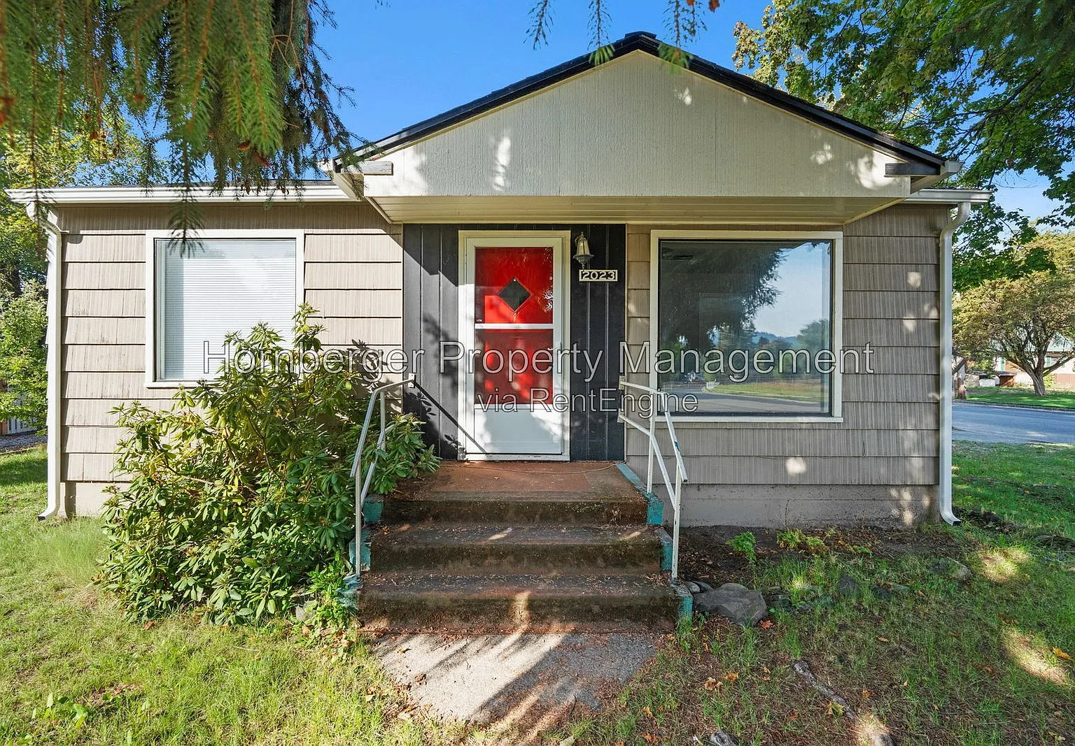 3 bed, 1.0 bath, 1300 sqft, $1,895 — Photo 1