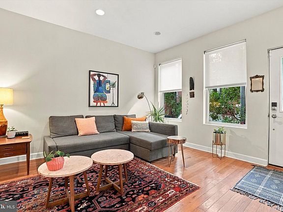 4th image of 727 N Uber St