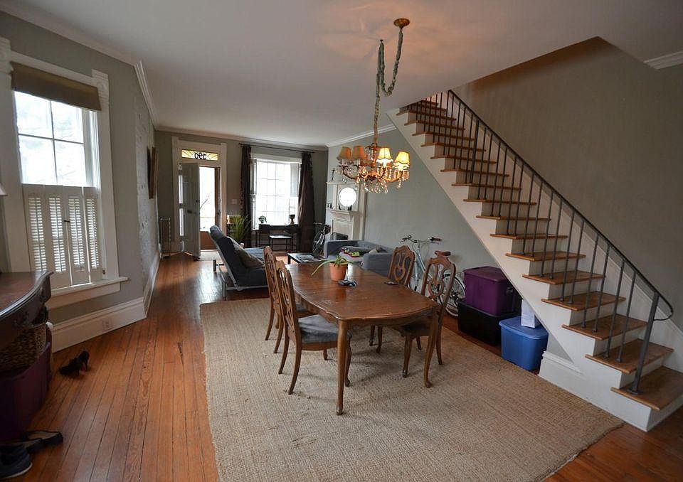 1st image of 390 W 7th Ave