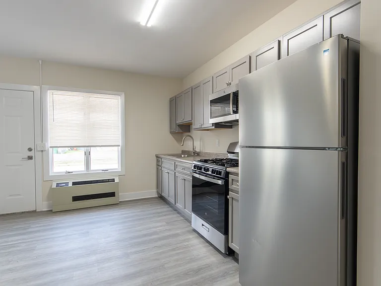 Glasstown Village Apartments — Photo 20