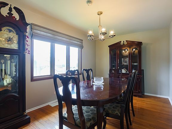 5th image of 854 E Lawrence Ave