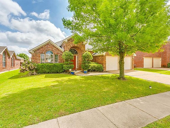 2nd image of 736 Magnolia Trl